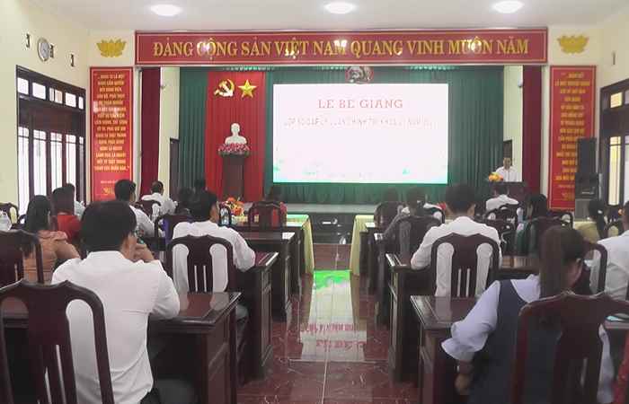 Thạnh Trị: Bế giảng lớp Sơ cấp lý luận chính trị khoá XXI